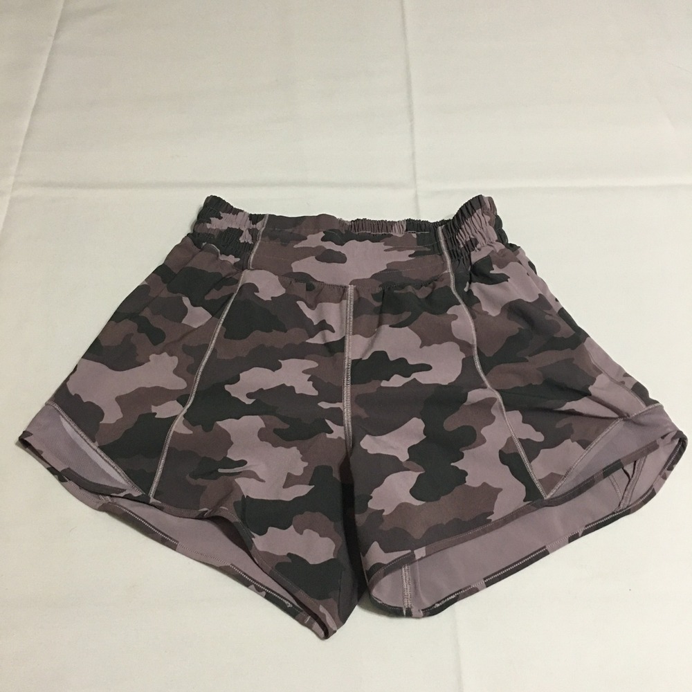 Lululemon Hotty Hot High-Rise Shorts Size 4 Camo 4" Inseam Running